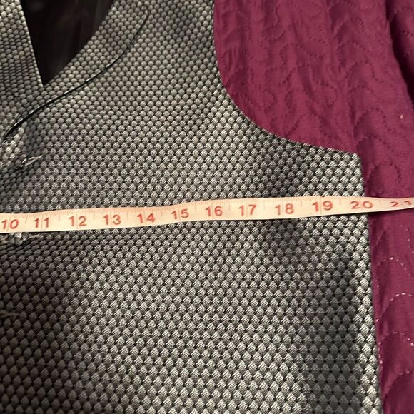 Perry Ellis silver “scale” design Med-L - excellent used condition - Picture 2 of 6